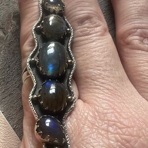 Elegant Women’s Sterling Silver and Labradorite Stone Crawler Ring